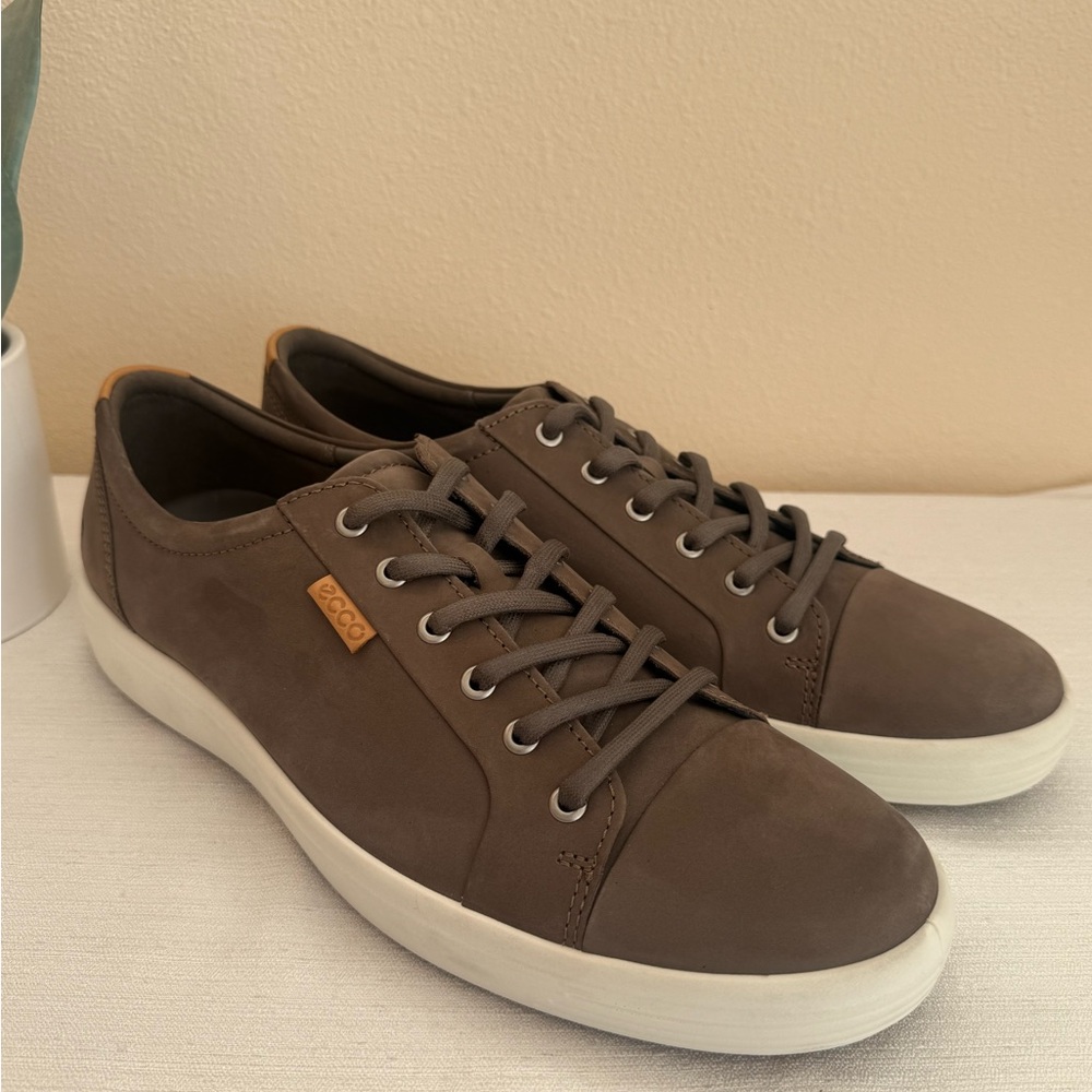 New ECCO Taupe Brown Nubuck Leather Casual Sneakers